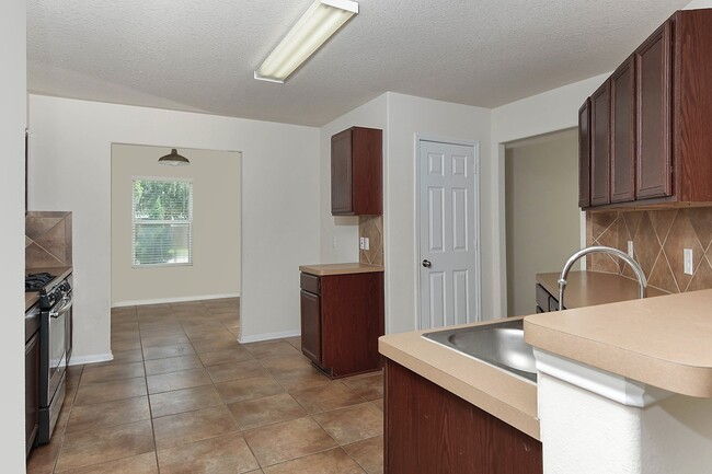 Building Photo - 9960 Hyacinth Way
