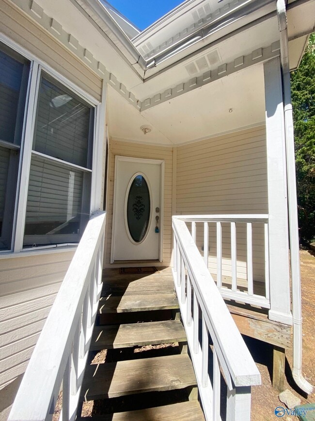 Building Photo - 523 Farmingdale Rd SE