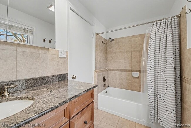 Building Photo - 758 Chester St