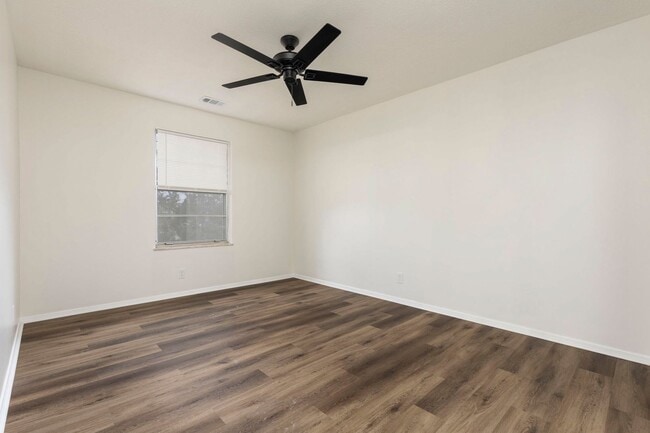 Building Photo - 9308 Aylesbury Dr