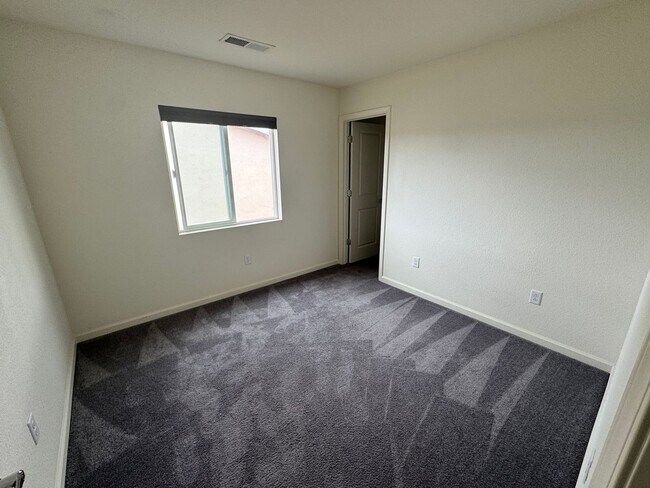 Building Photo - 8956 Elk Ravine Dr