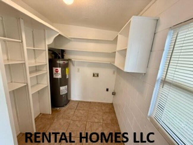 Building Photo - Total Privacy Home, Huge Detached Garage & No HOA in Beautiful Lake Mary