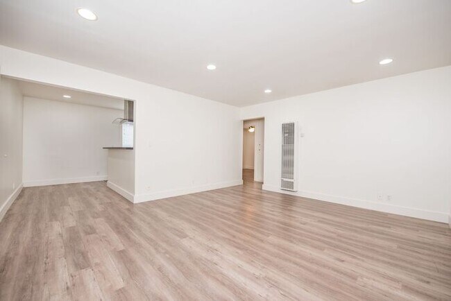 Building Photo - East Side Gem