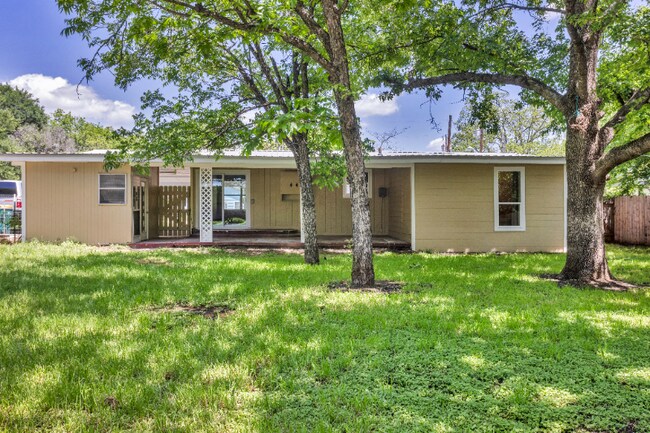 Building Photo - 705 E 9th Ave