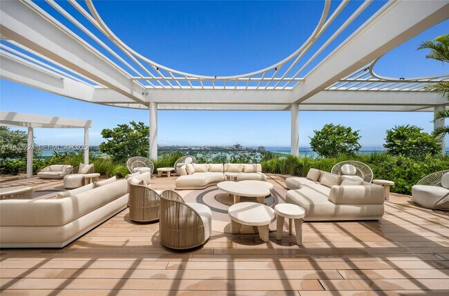 Building Photo - 580 72nd St