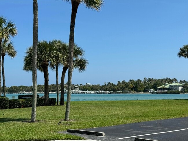 Building Photo - 200 Intracoastal Pl