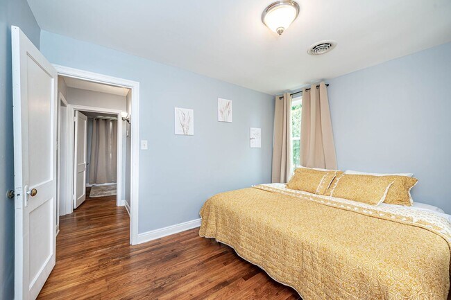 Building Photo - Charming 2-Bed, 1-Bath Home with All-inclu...