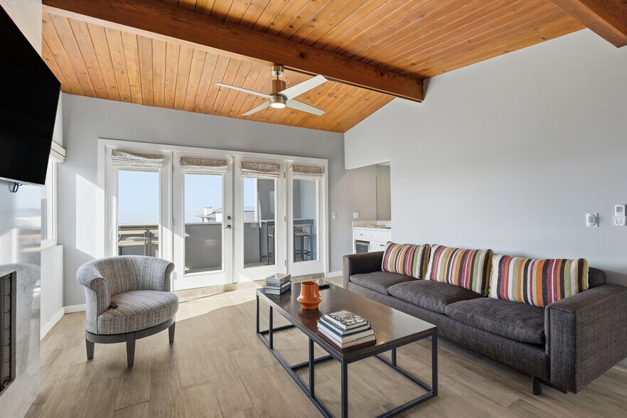 Building Photo - 116 5th Pl