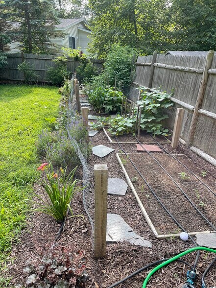 Building Photo - 14 Jo Ellen Dr