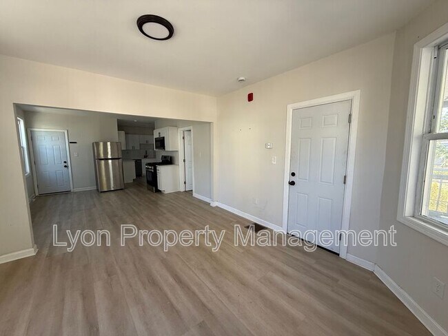 Building Photo - 204 Chapin Ave