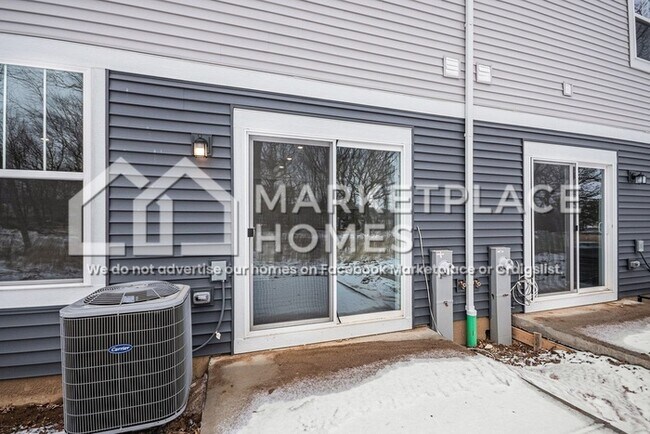 Building Photo - 273 Red Oak Cir