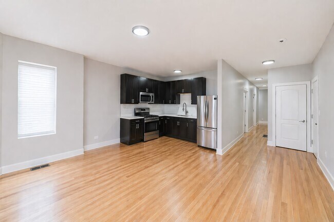 Building Photo - 7944 S Ellis Ave