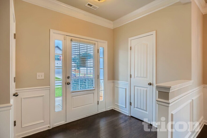 Building Photo - 451 Fredrick Dr