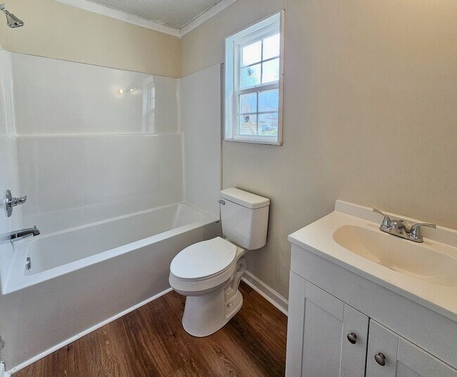 Building Photo - Knoxville 37921 - 3 bedroom, 2 bath Duplex - Contact Ryan Fogarty 865-333-4840