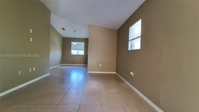 Building Photo - 985 NE 34th Ave