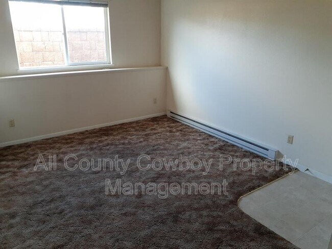 Building Photo - 1665 N 5th St