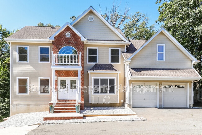 Primary Photo - 2 Lucha Ct