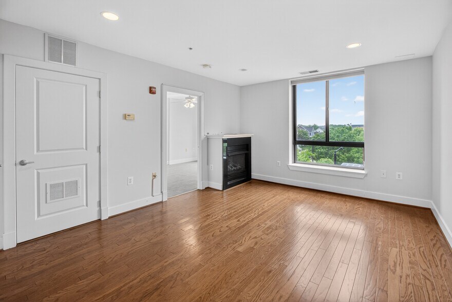 Building Photo - 1200 N Hartford St