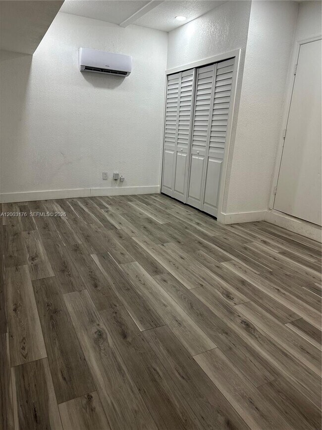 Building Photo - 15981 SW 54th Terrace