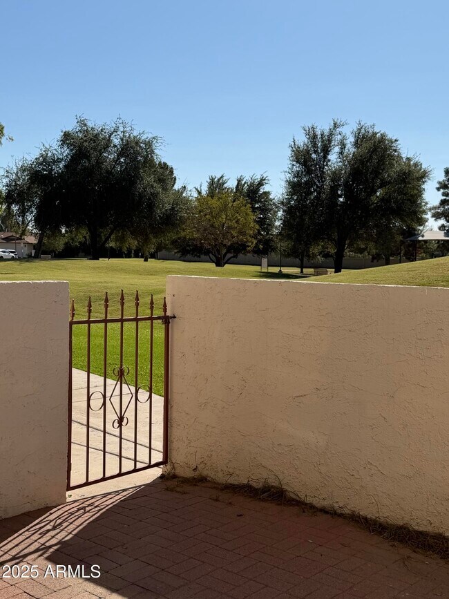 Building Photo - 7350 N Vía Paseo Del Sur