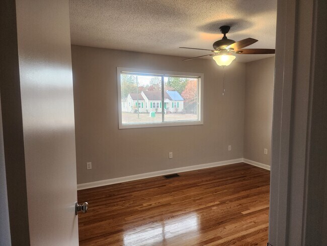 Building Photo - 3231 Dorian Rd