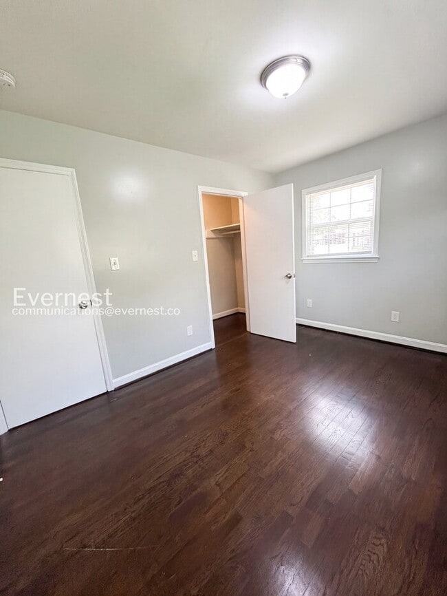 Building Photo - 907 Newcastle Rd