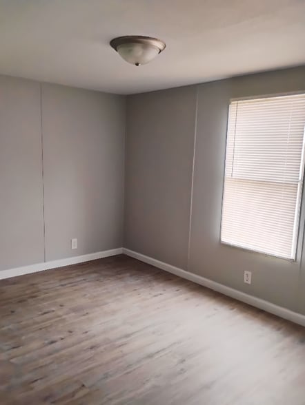 Building Photo - 154 Maple Dr