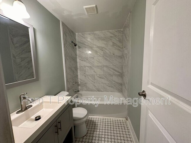 Building Photo - 1016 W 42nd St