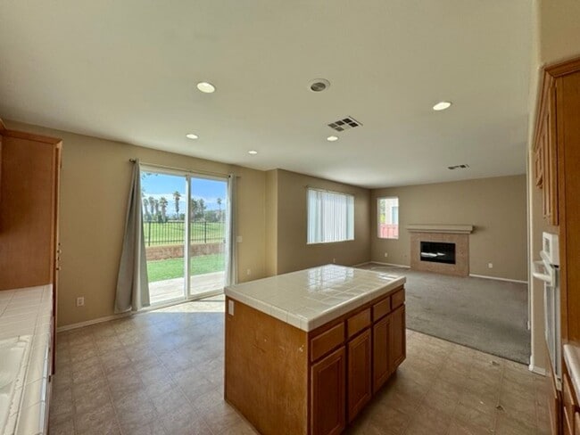 Building Photo - 4 Bedroom Menifee home on Menifee Lakes Go...