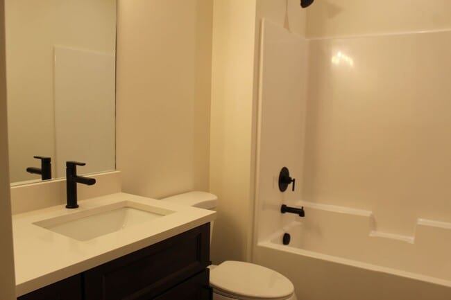 Building Photo - K573LI