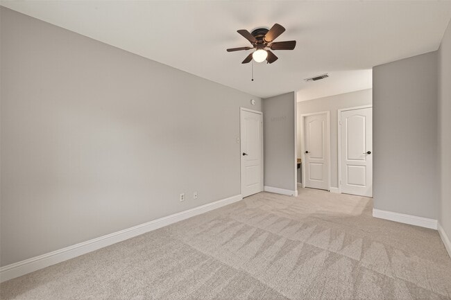 Building Photo - 754 Memorial Mews St