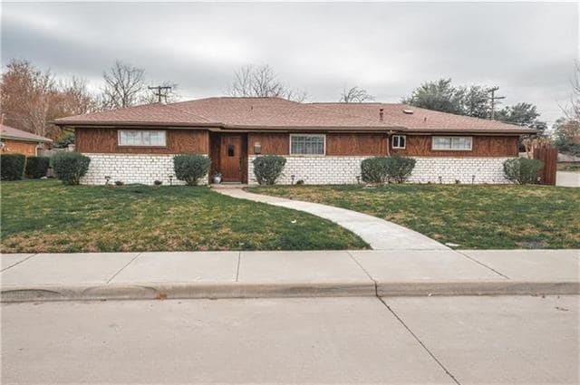 Primary Photo - 1021 Edgefield Dr