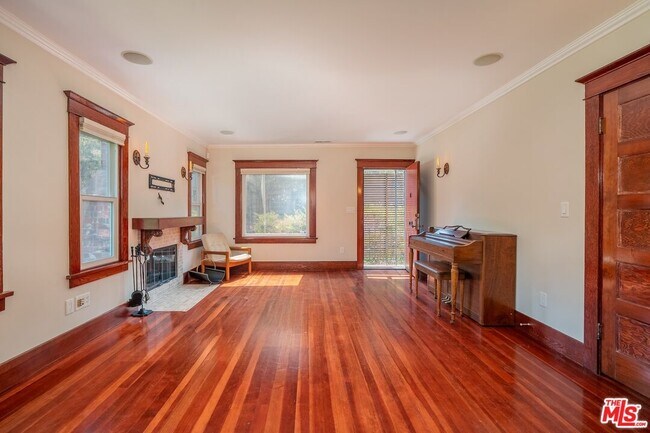 Building Photo - 4253 Fountain Ave