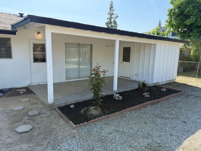 Building Photo - Charming 2-Bedroom, 2-Bathroom Home in 55 ...
