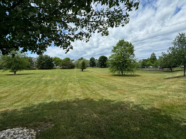 Building Photo - 1303 Golden Pl