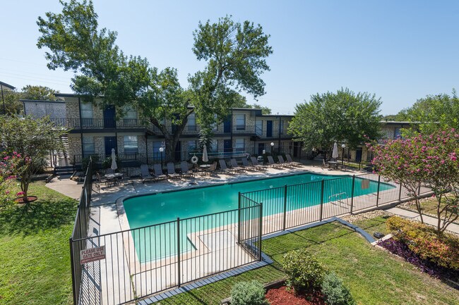 Building Photo - 708 Santa Rosa Dr