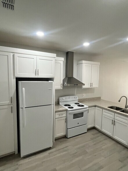 Building Photo - 1810 Atrium Pl Dr