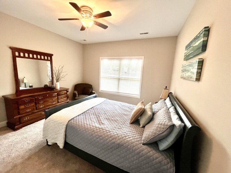 Building Photo - 122 Cedar Lake Rd