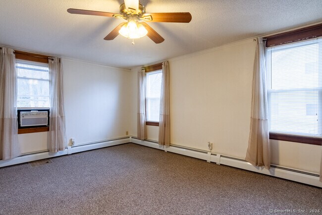 Building Photo - 393 Plainville Ave