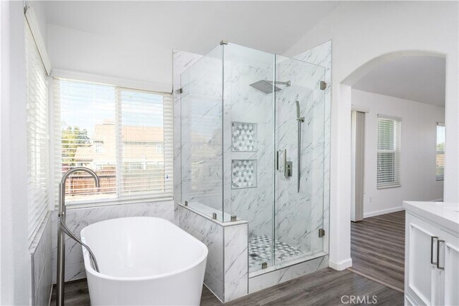 Building Photo - 8608 Oakthorn Cir
