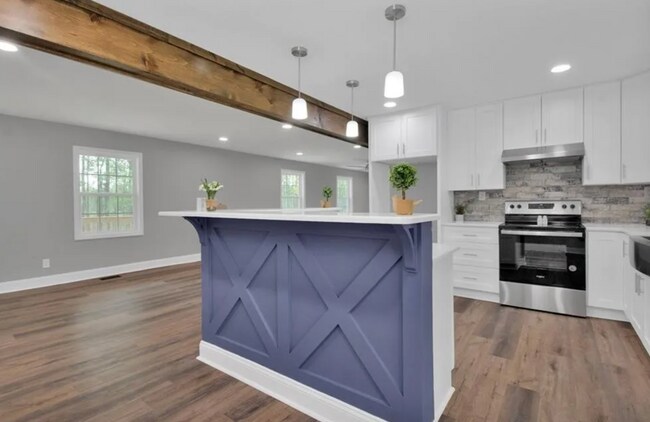 Building Photo - NEW LISTING!!!!!