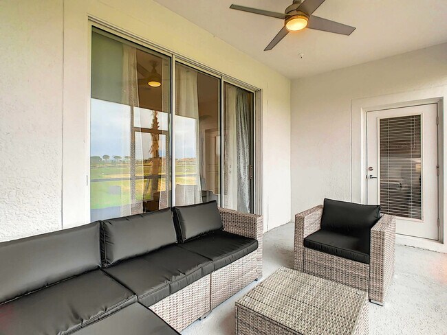 Building Photo - 1520 Oasis Club Blvd