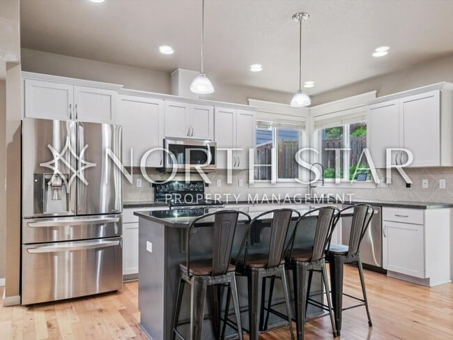 Building Photo - Move-In Ready Craftsman with Gourmet Kitchen, Bonus Room & Private Basketball Court