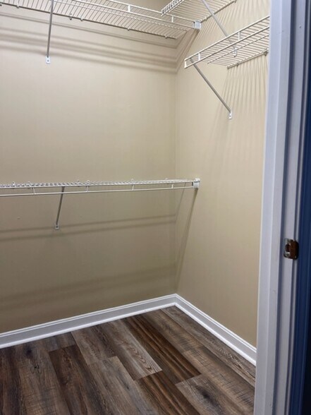 Building Photo - 106 Aiden Ct