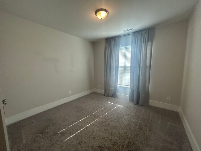 Building Photo - 177 Cherry Laurel Dr