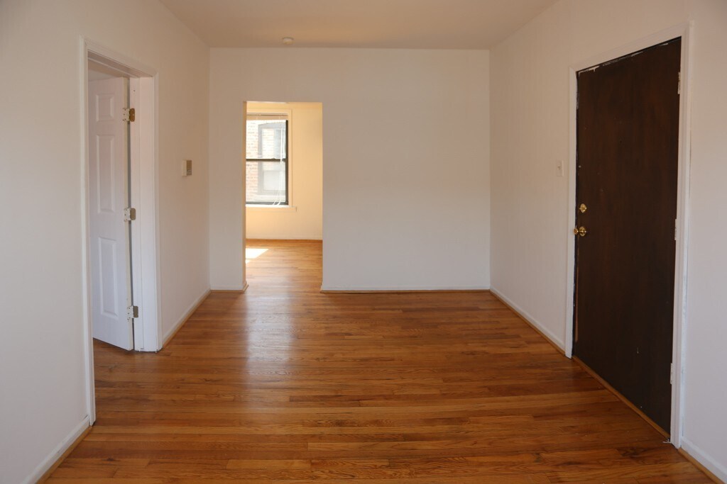 Building Photo - 931 W Sunnyside Ave
