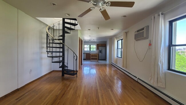 Building Photo - 4905 Park Ave
