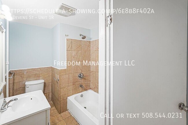 Building Photo - 56 Devens St