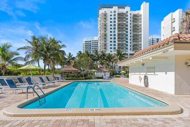 Building Photo - 3400 N Ocean Dr