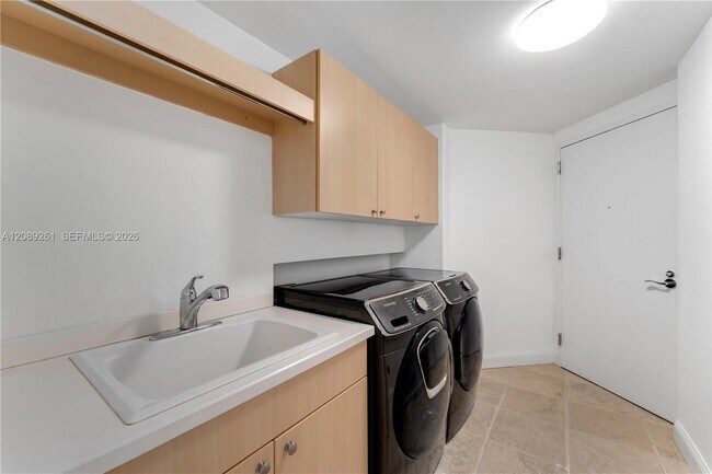Building Photo - 13627 Deering Bay Dr